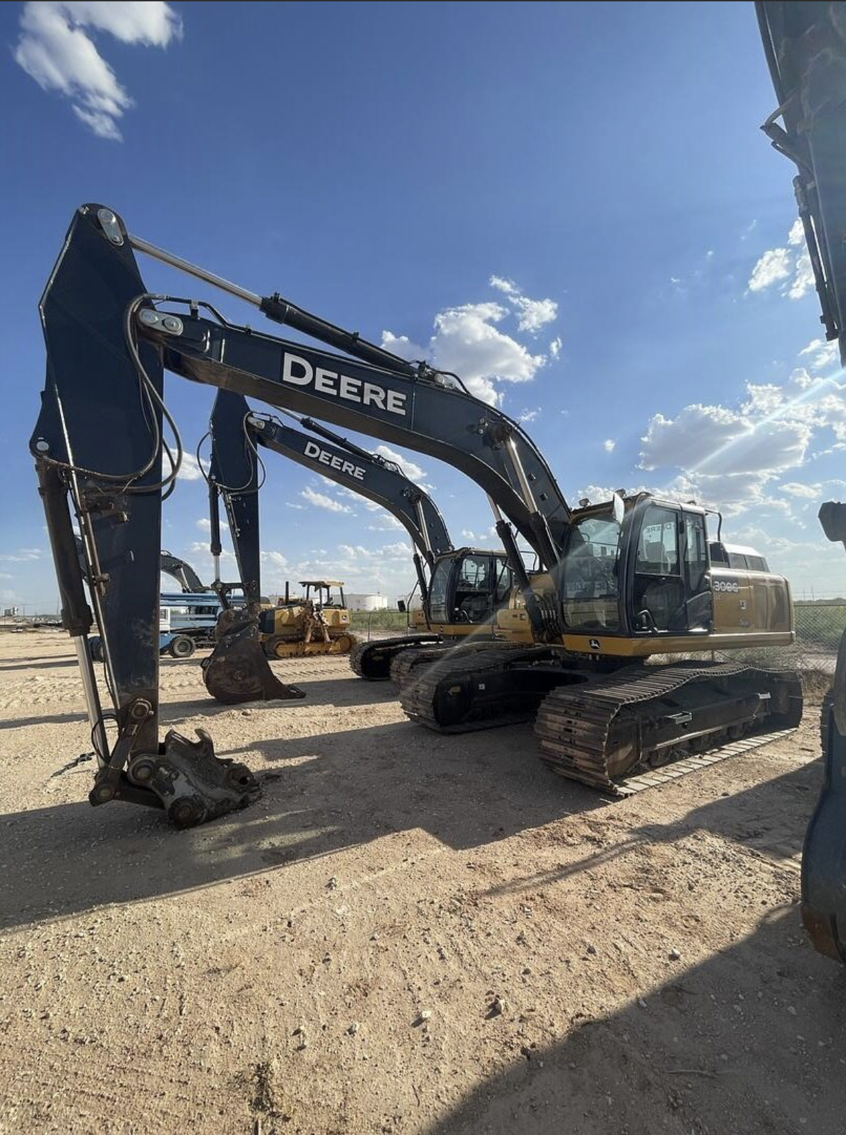 2019 Deere 300G LC