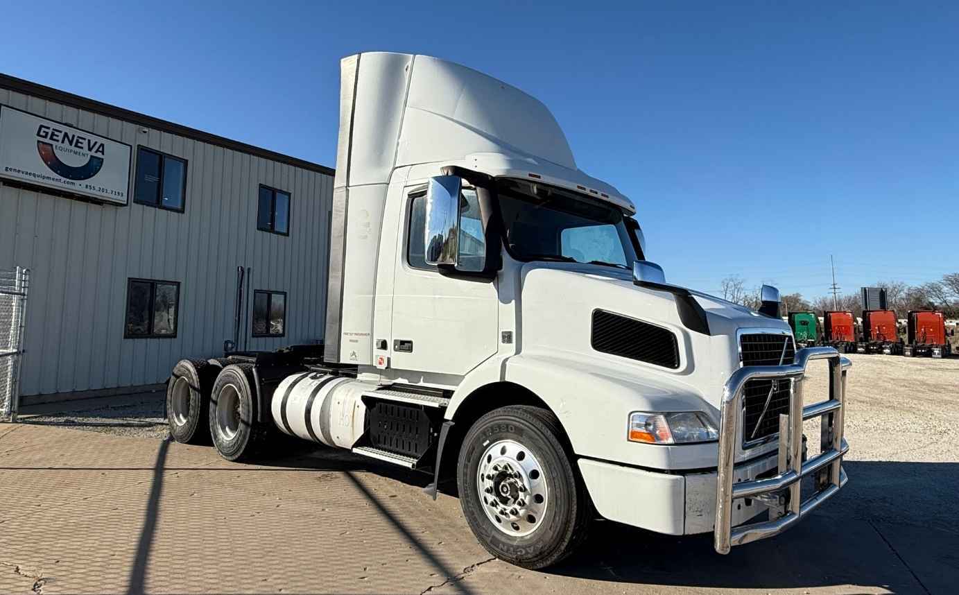 2017 Volvo VNM200