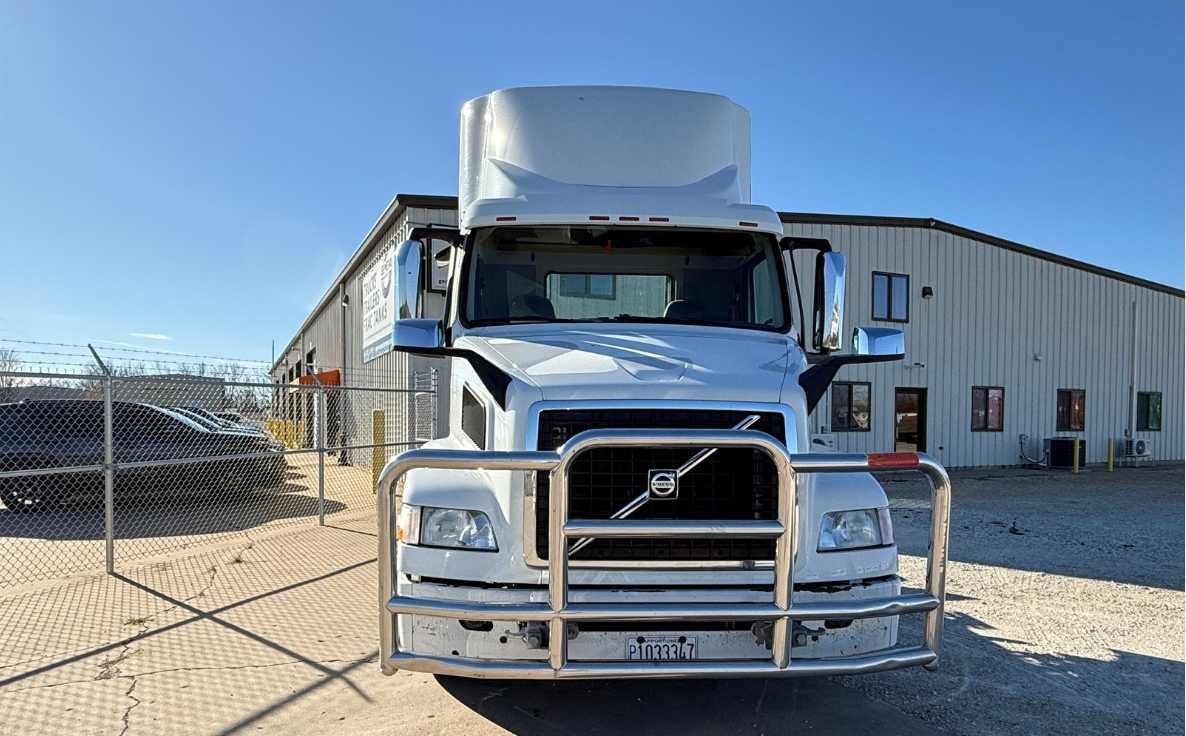 2017 Volvo VNM200