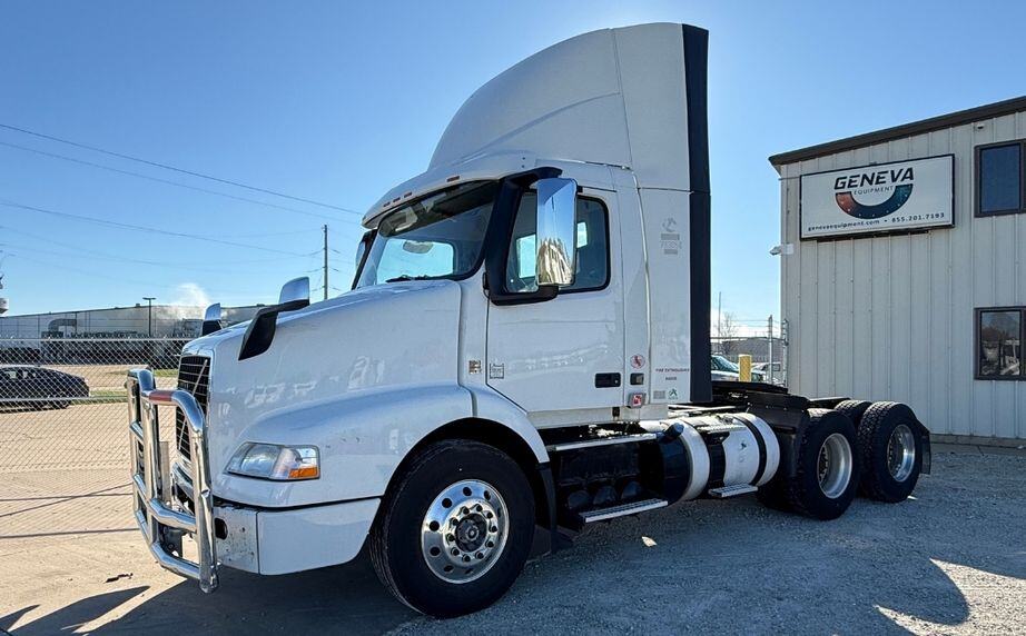 2017 Volvo VNM200