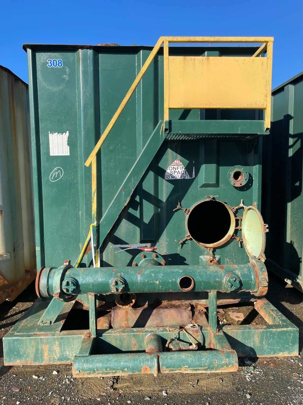 Menard Flat Top Frac Tanks